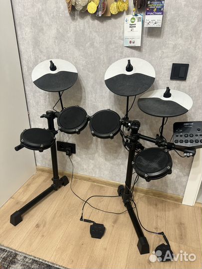 Электронная ударная установка Alesis debut kit