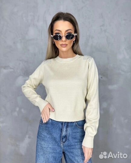 Вязаный свитер женский