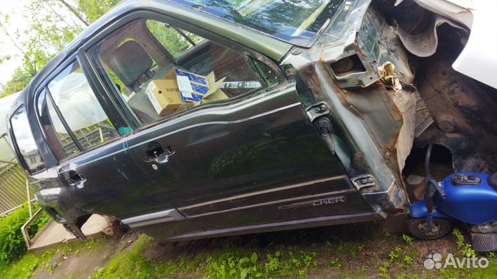 Двери Chevrolet Tracker 98-08г