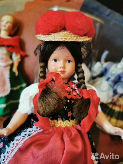 Красивая винтажная куколка из целлулоида