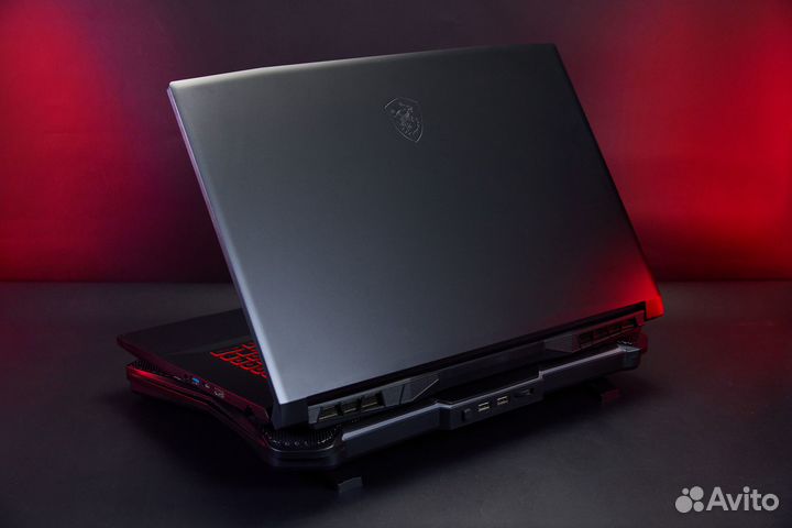 Ноутбук MSI под игры / Core i5 / GTX 1650 / 17.3