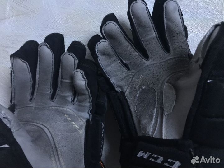 Хоккейные перчатки