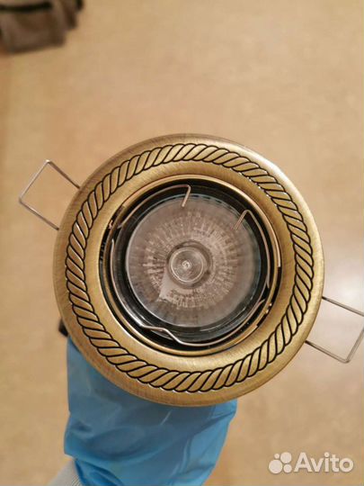 Точечный потолочный светильник, спот