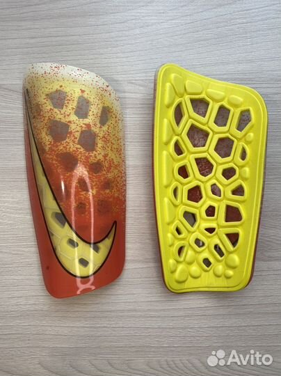 Щитки футбольные Nike Mercurial Lite 