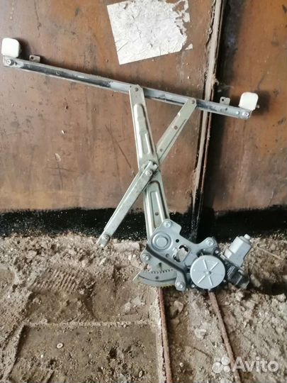 Стекло подъёмный механизм передний левый