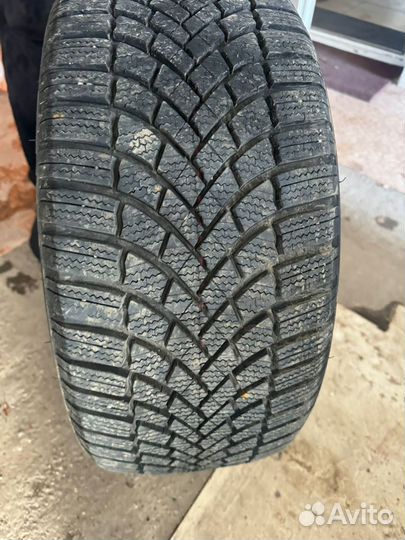 Bridgestone Blizzak LM-001 235/45 R17 97V