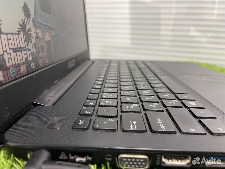 Шустрый ноутбук Asus i3/SSD