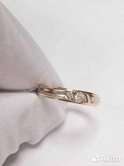 Золотое кольцо с бриллиантом 15,5р