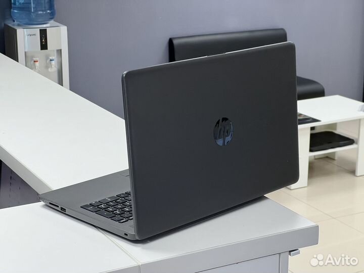 Отличный ноутбук HP Laptop на гарантии