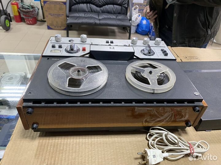 Катушечный магнитофон маяк-203