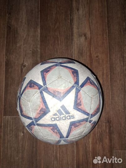 Футбольный мяч adidas лига чемпионов