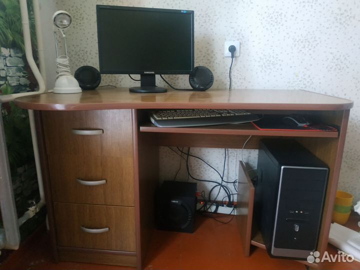 Компьютерный стол