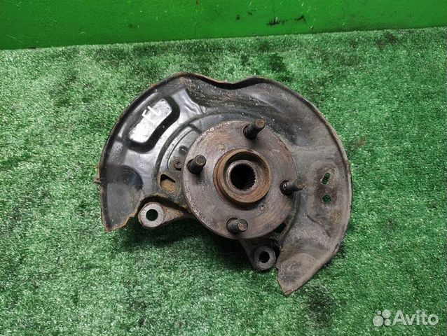 Кулак передний левый Toyota Yaris P90 2010