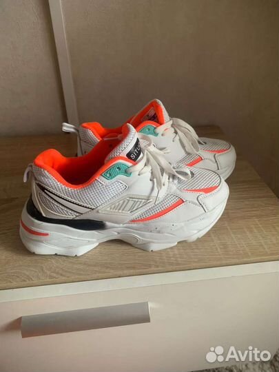 Кроссовки новые