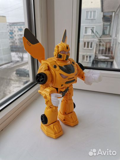 Робот Бамблби