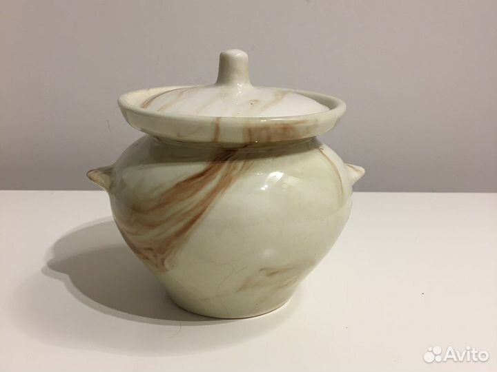 Горшок керамический, банки с резинками и застежкам