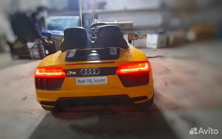 Детский электромобиль Audi R8 spider бу