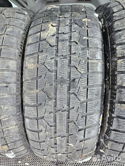 Toyo Observe Garit GIZ 215/60 R16 95Q