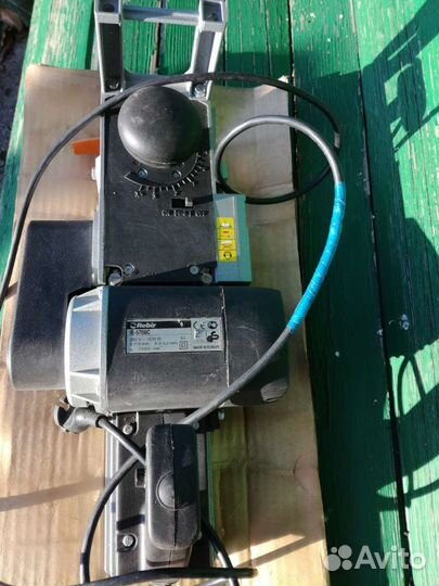 Шлифовальная машинка (рубанок) электрическая