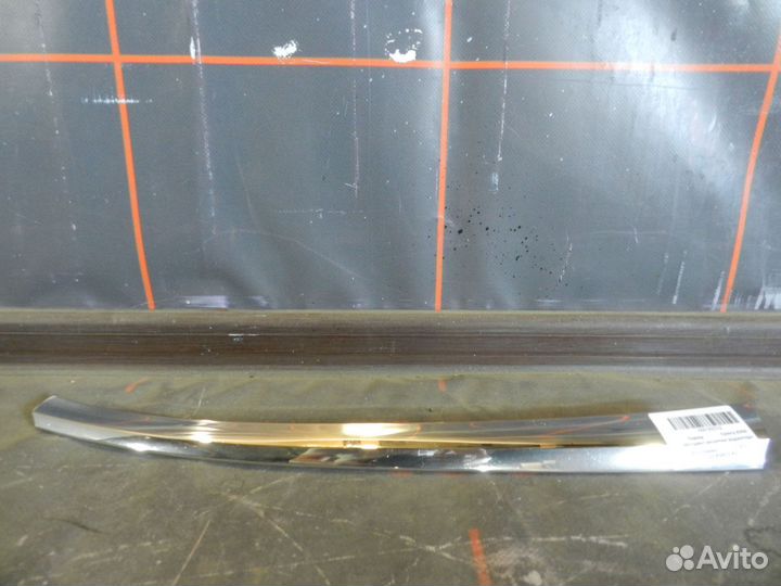 Молдинг решетки радиатора правый - Toyota Camry