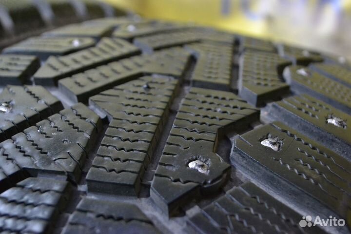 Pirelli Ice Zero 215/65 R17