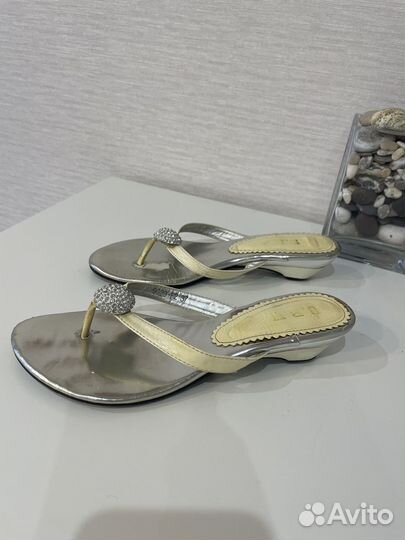 Шлепанцы женские