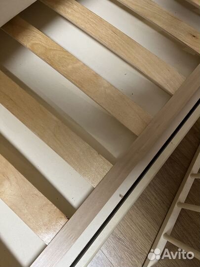 Детская кроватка с маятником и ящиком