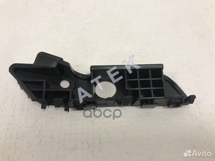 Кронштейн крепления переднего бампера правый RI