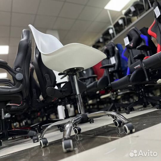 Офисное кресло Dobrin Mickey