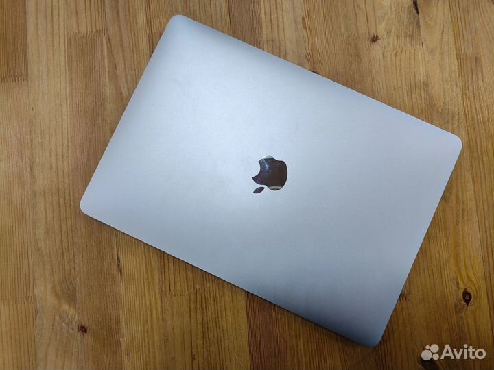 Macbook pro 13 m1 16GB 1TB silver