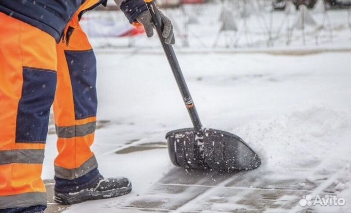 Уборка снега вручную,в частных домах