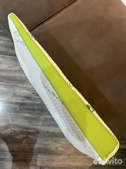 Клиновидная подушка, в отличном состянии