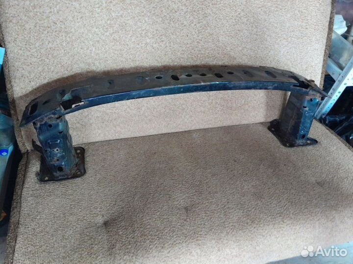 Усилитель бампера передний Ford Focus