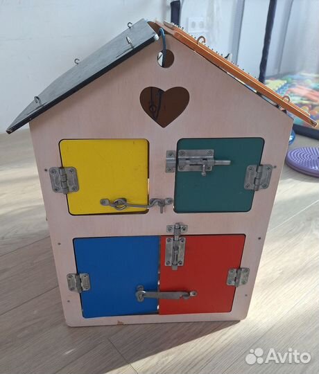 Бизиборд домик