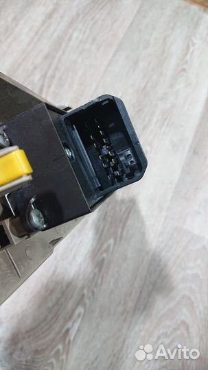 Блок управления стеклоподъемниками передний