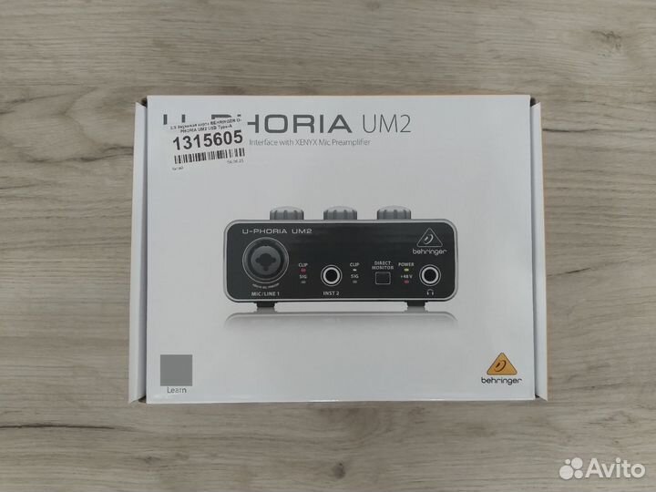Звуковая карта Behringer um2