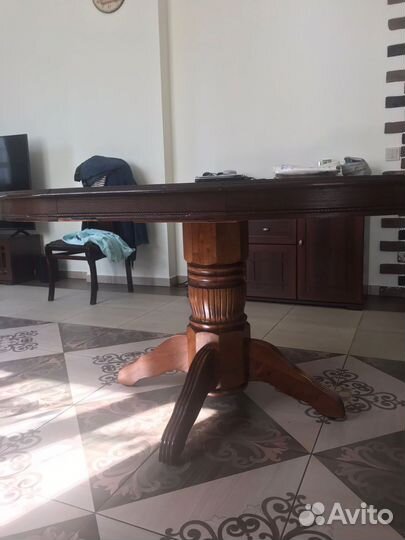 Стол из дерева Гивея