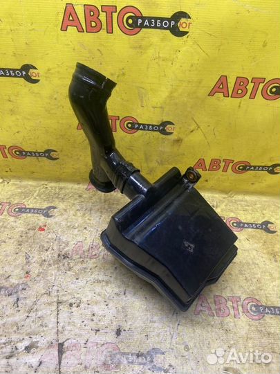 Резонатор воздушного фильтра Nissan Primera W11