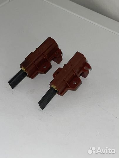 Щетки двигателя в корпусе