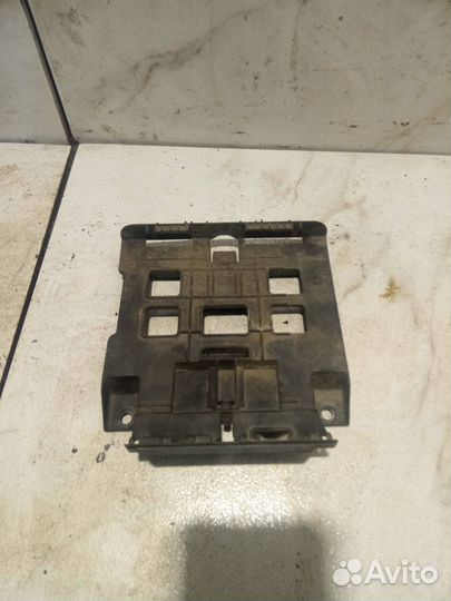 Кронштейн блока управления Skoda Octavia 5K0906507