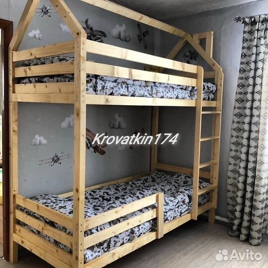 Детская кроватка домик