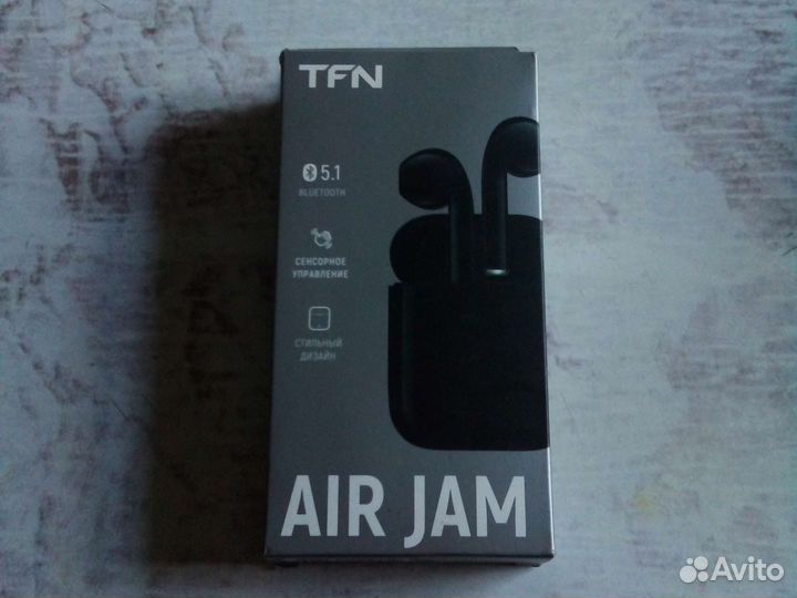 Беспроводные наушники с зарядным кейсом TFN airjam