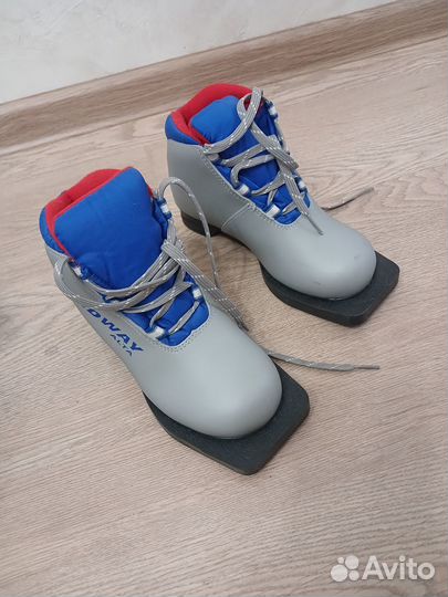Детские лыжные ботинки. Размер 31. Подошва NN75