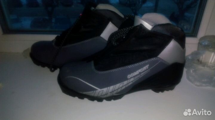 Лыжные ботинки и лыжи палки