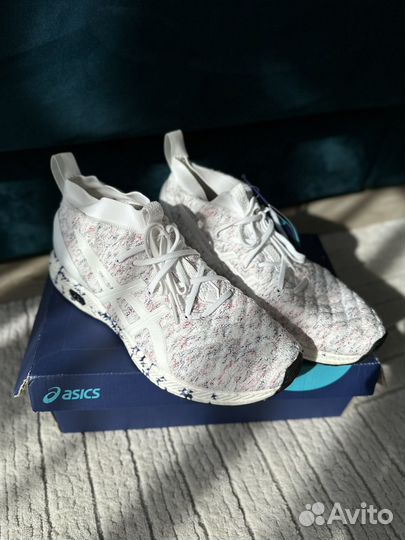 Новые кроссовки asics