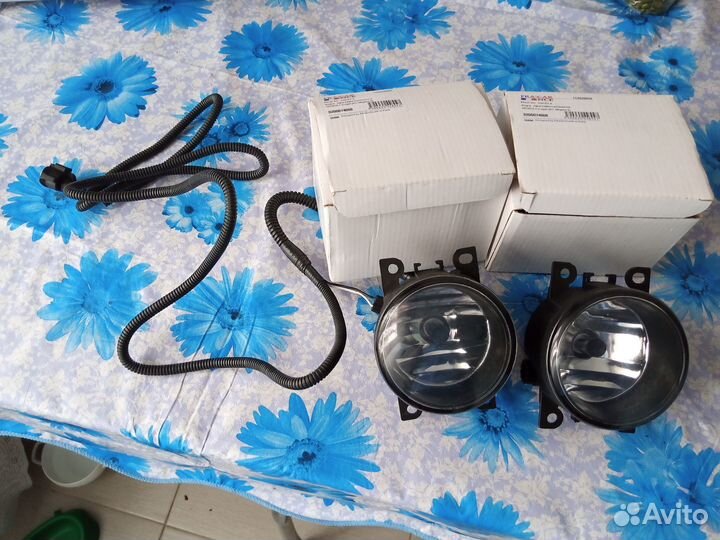 Продам противотуманные фары на Рено Сандеро,Меган2