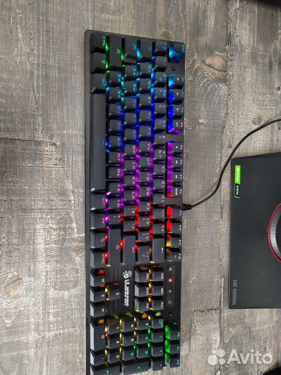 Механическая клавиатура Bloody B820R