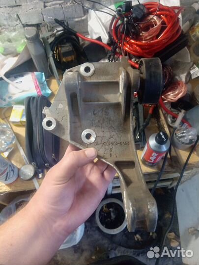 Кронштейн ремня генератора