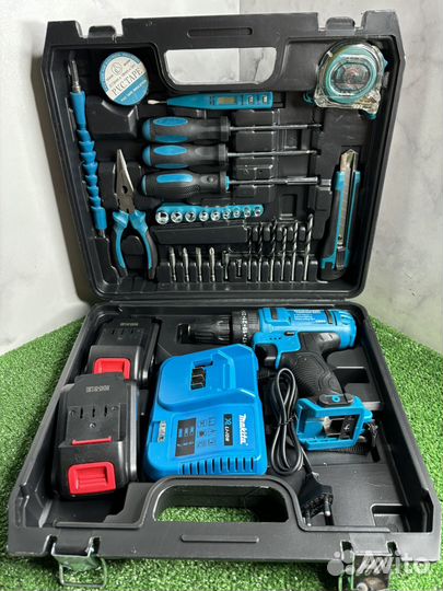 Шуруповерт Makita 26V с набором инструментов