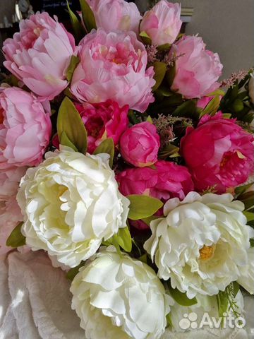 Декоративный букет пионов